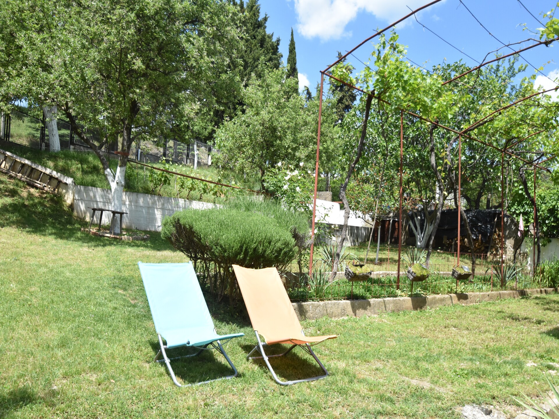 Ruim appartement aan de bosrand in Knin, vlakbij het centrum - foto 24