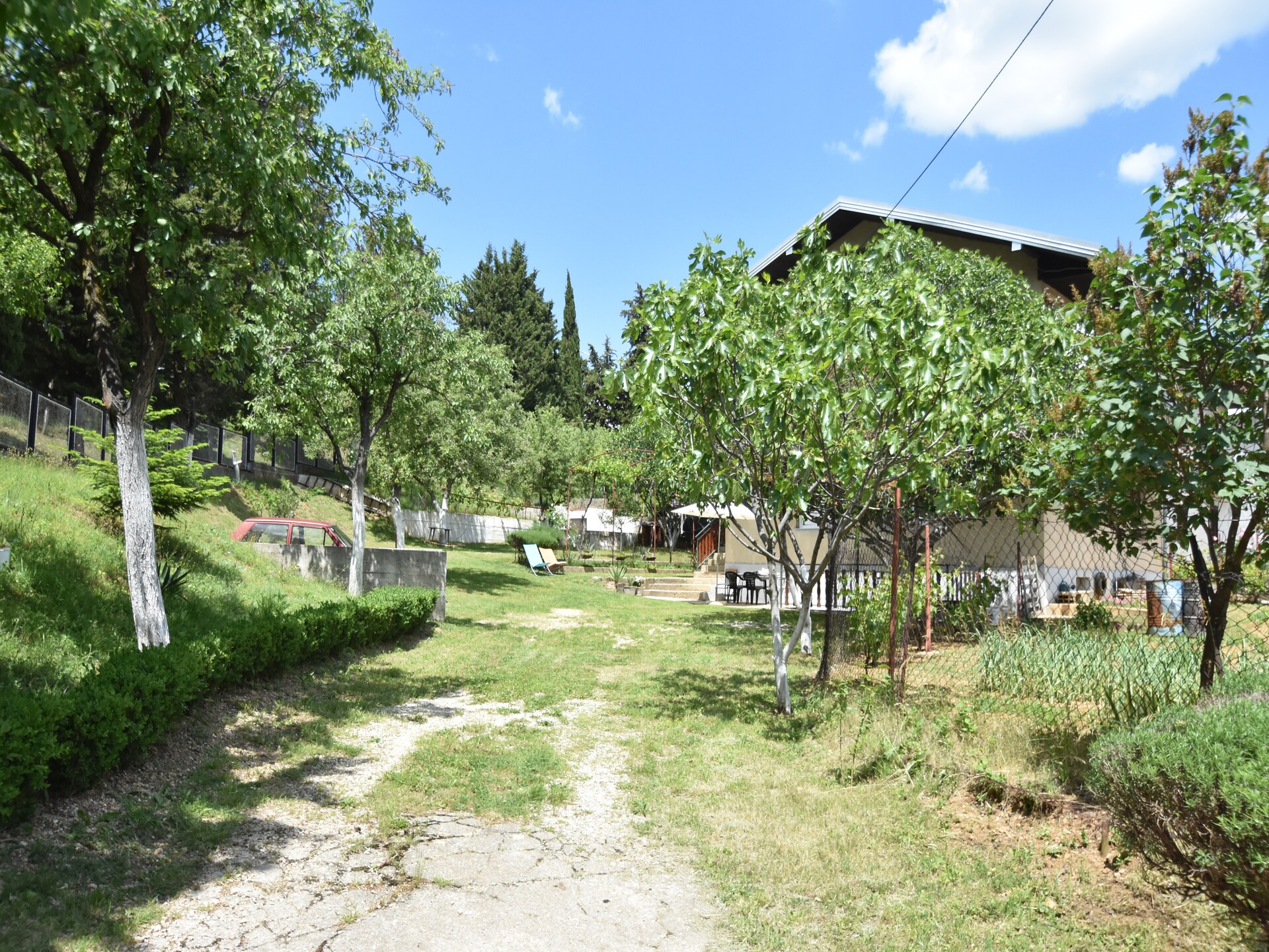 Ruim appartement aan de bosrand in Knin, vlakbij het centrum - foto 23