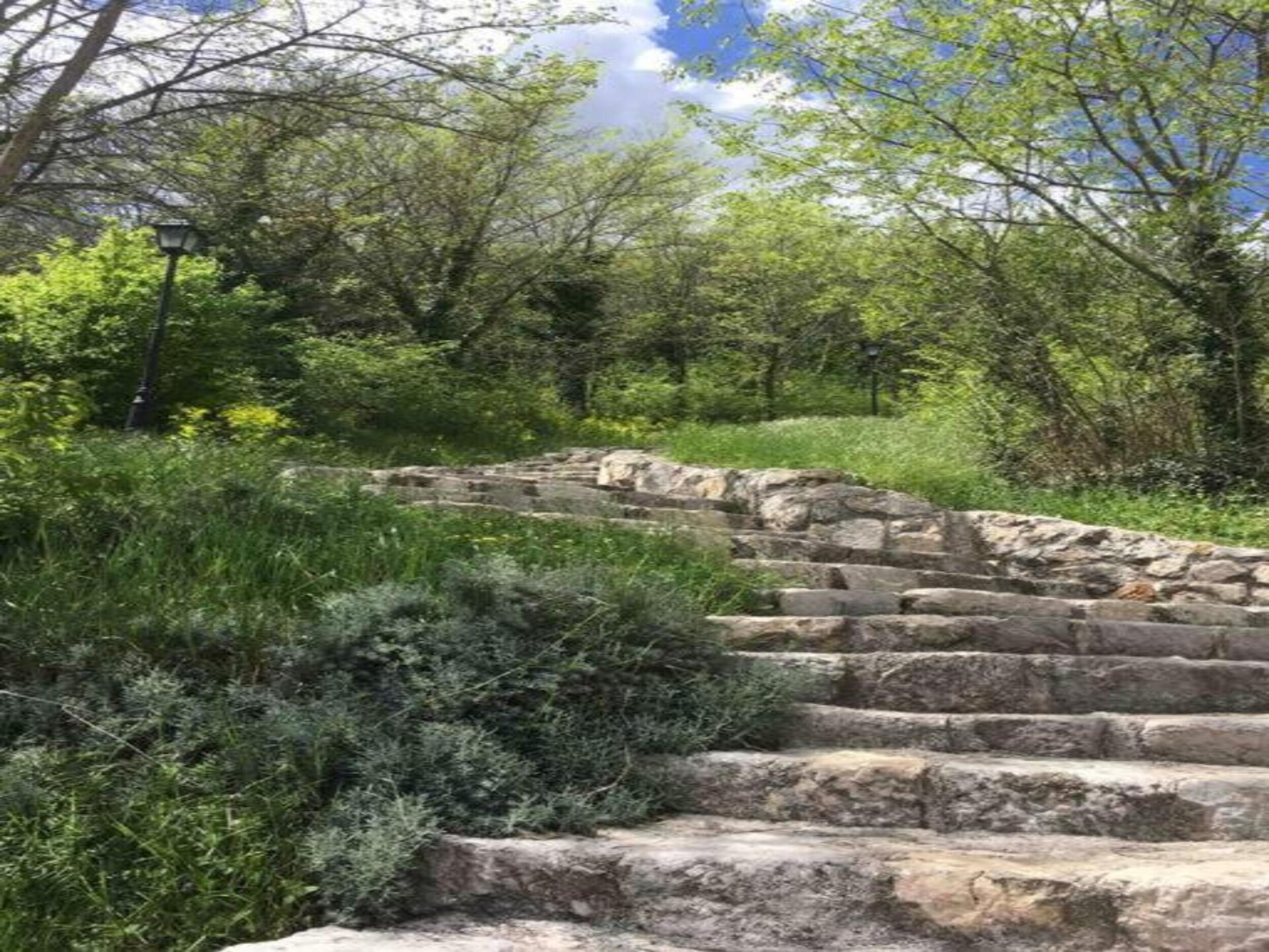 Ruim appartement aan de bosrand in Knin, vlakbij het centrum - foto 33