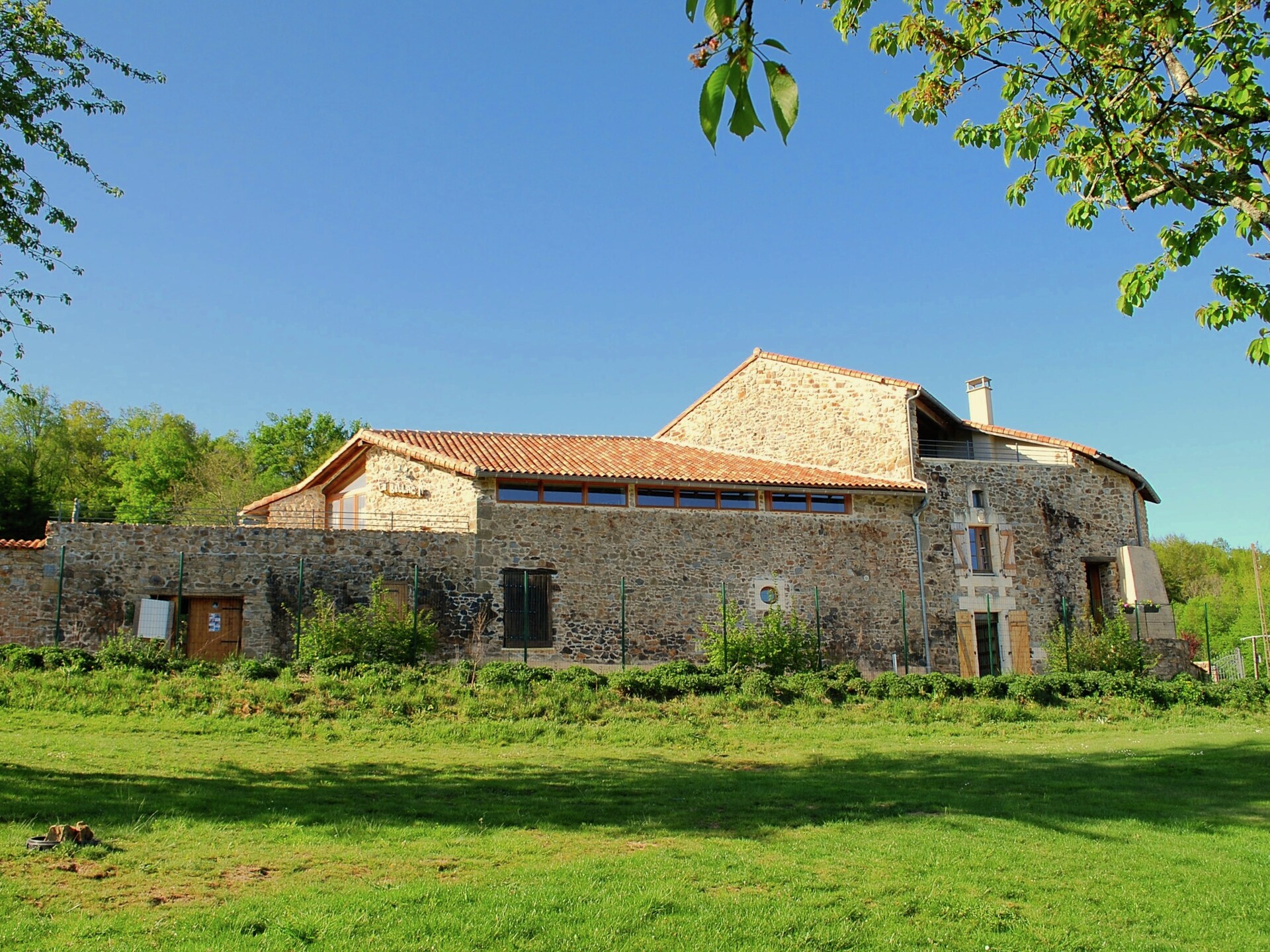 Authentiek landhuis in Roussines met privé terras en zicht op 35 ha natuur - foto 25