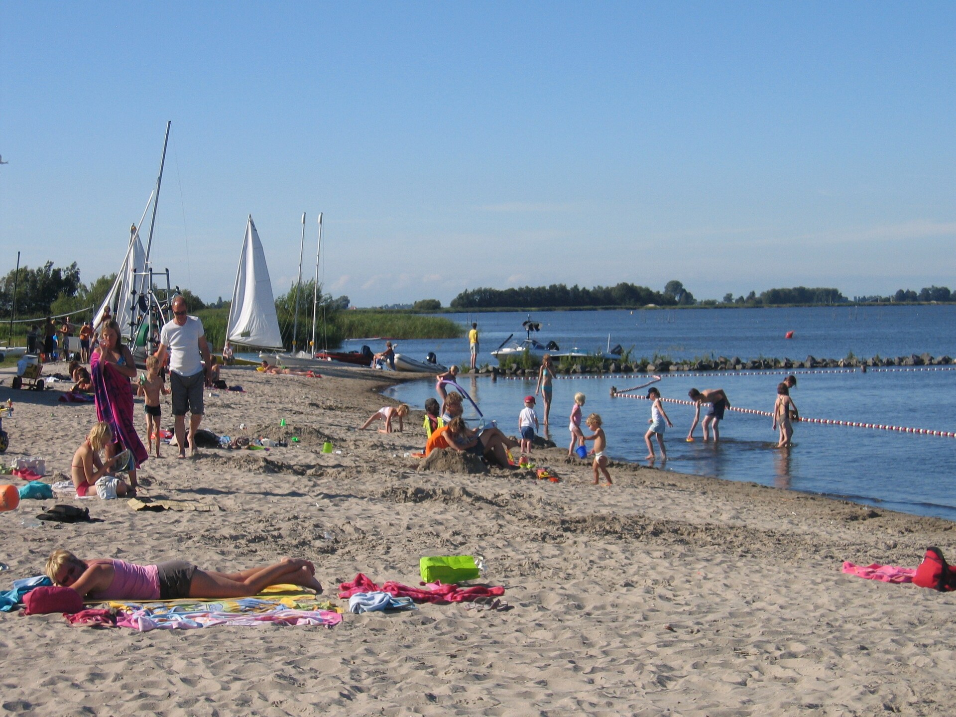 Huize Lewis: Modern vakantiehuis aan het Slotermeer met privé aanlegsteiger - foto 19