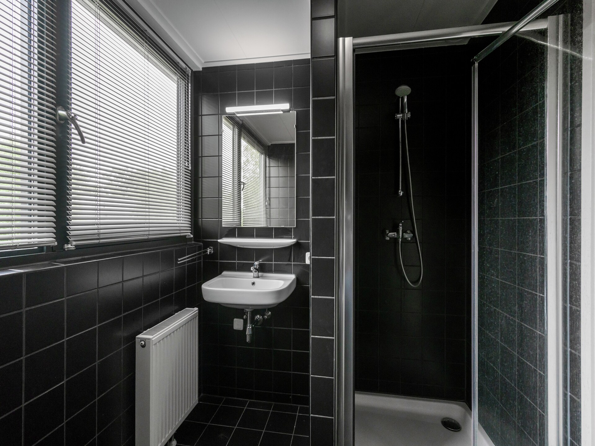 Huize Lewis: Modern vakantiehuis aan het Slotermeer met privé aanlegsteiger - foto 14