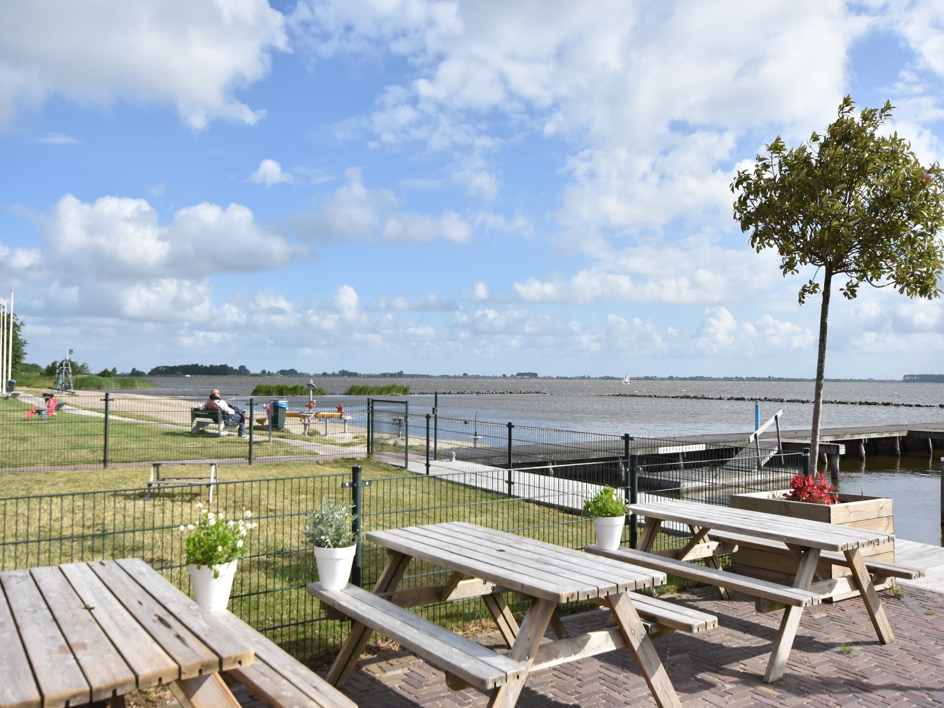 Huize Lewis: Modern vakantiehuis aan het Slotermeer met privé aanlegsteiger - foto 21