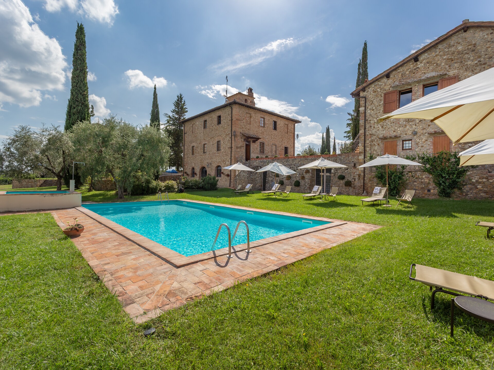 Toscaans landhuis bij Tavarnelle met zwembad, tuin en uitzicht - foto 1