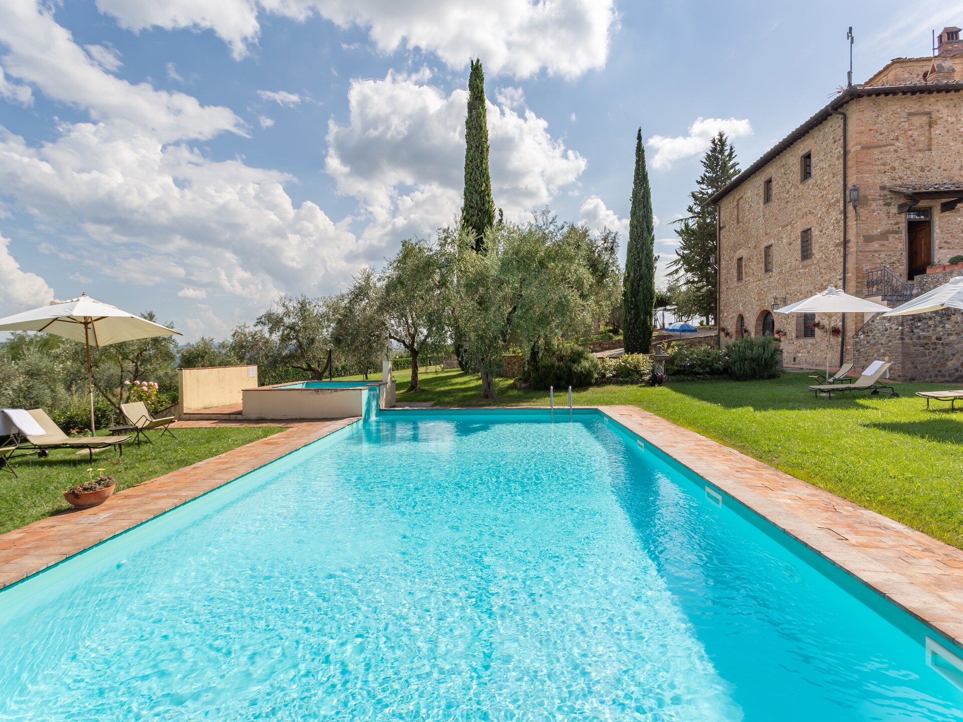 Toscaans landhuis bij Tavarnelle met zwembad, tuin en uitzicht - foto 9