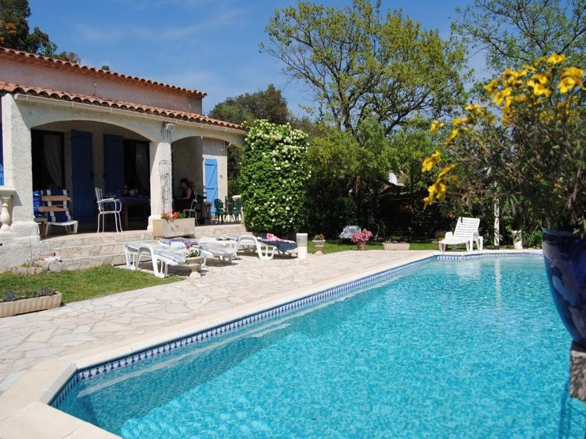 6-persoons vakantiehuis met privézwembad in Bagnols en Foret - foto 28