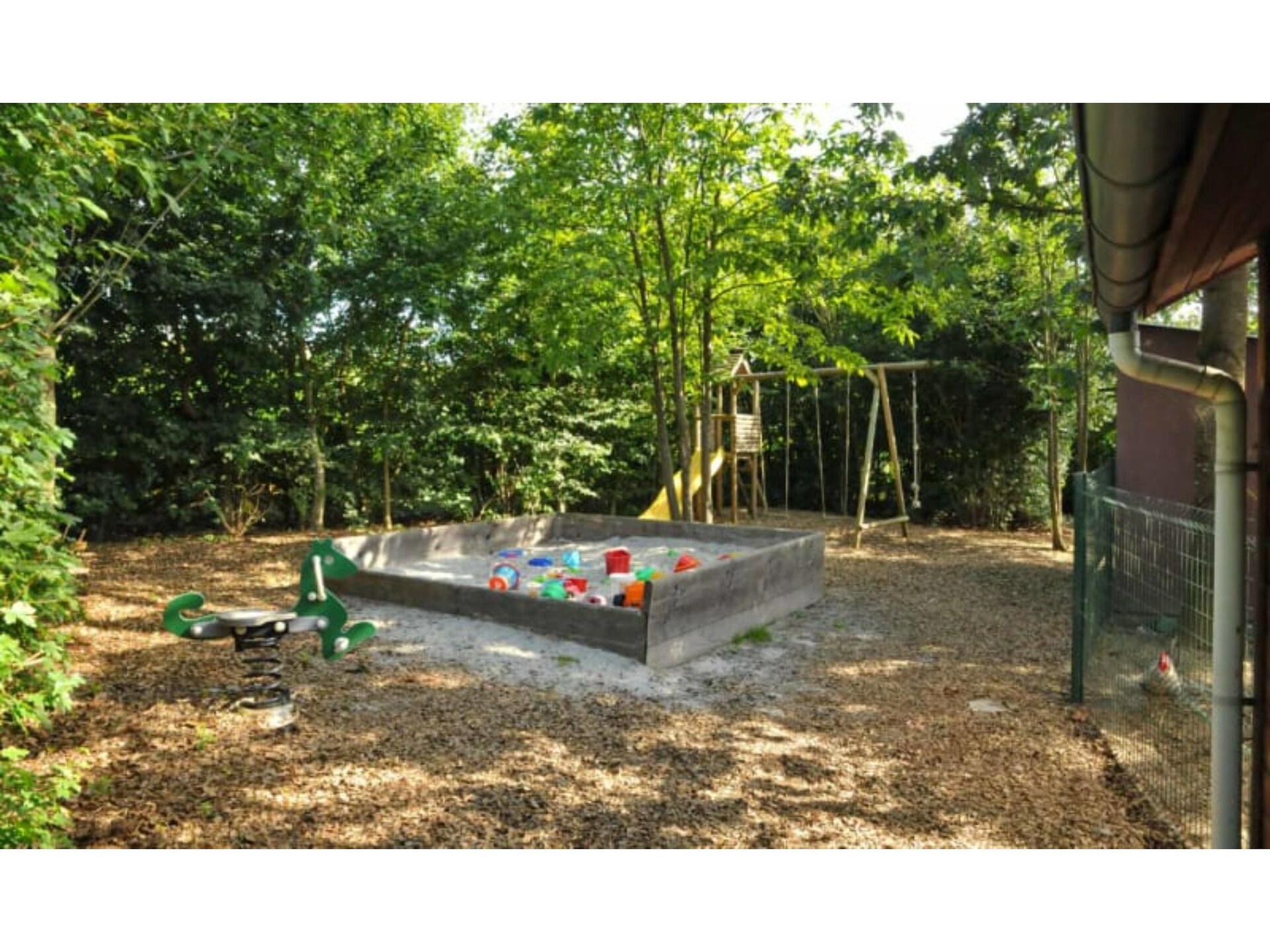 Kindvriendelijk chalet met glijbaan en ballenbak in Somme-Leuze - foto 15