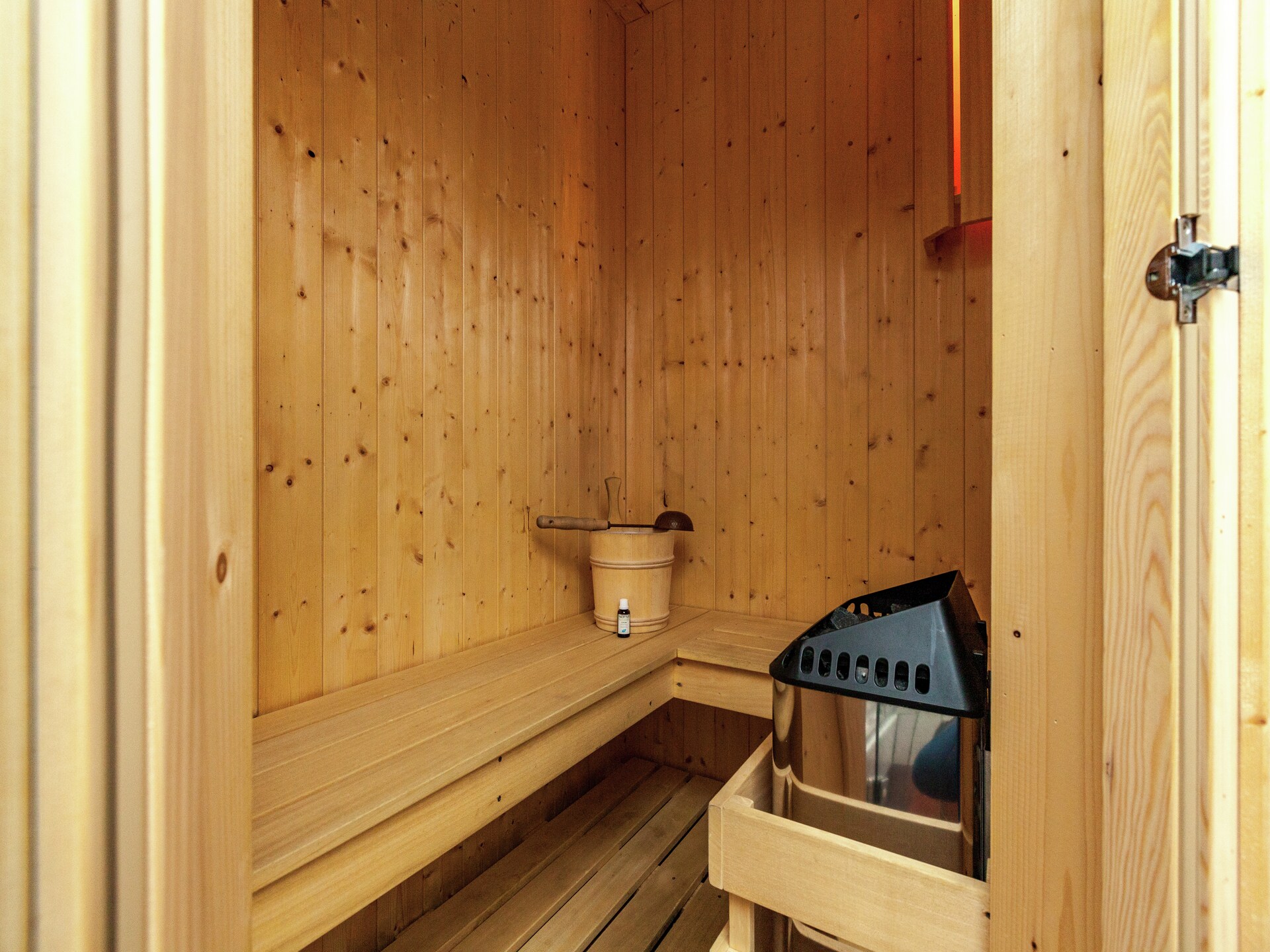 Vrijstaand chalet met sauna, tuin & BBQ op 100m van het meer in Büllingen - foto 31