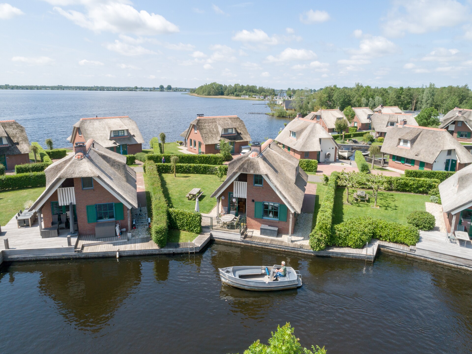 Vrijstaande rietgedekte villa aan Belterwiedemeer met privésteiger - foto 5
