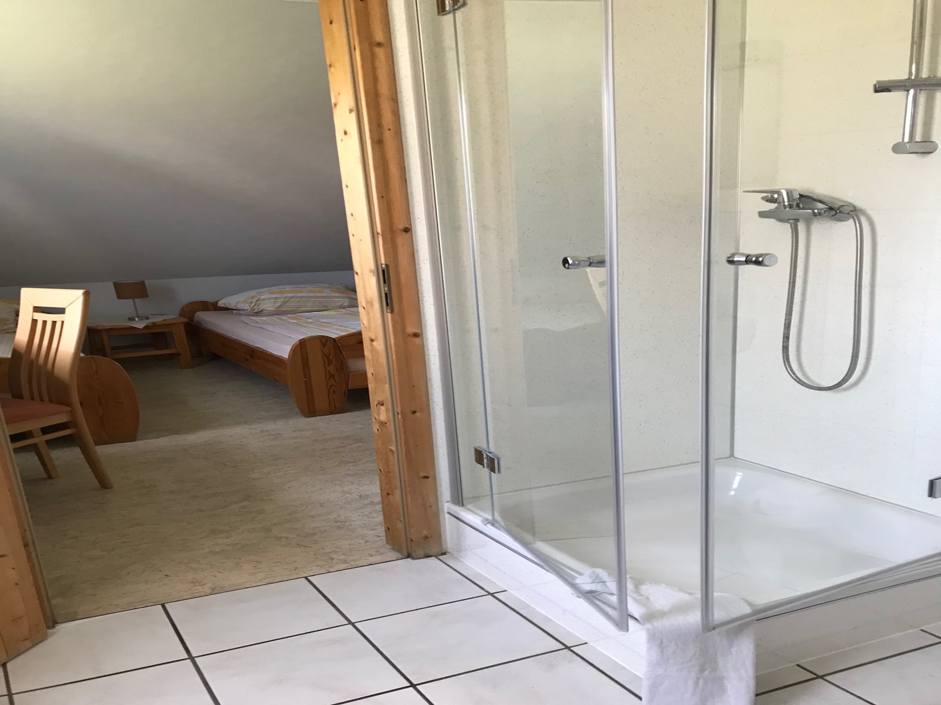 Ruim vakantiehuis voor 8 in de bossen bij Homberg met 4 badkamers - foto 14