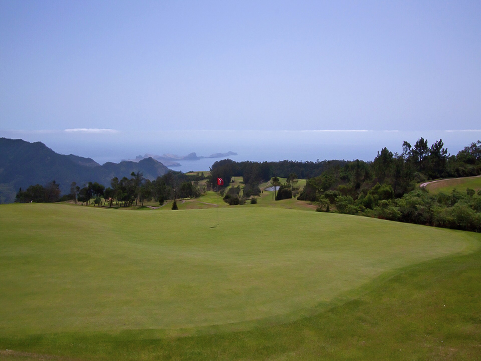 Vrijstaande cottage aan de golfbaan met zwembad en bergzicht in Santo da Serra - foto 13