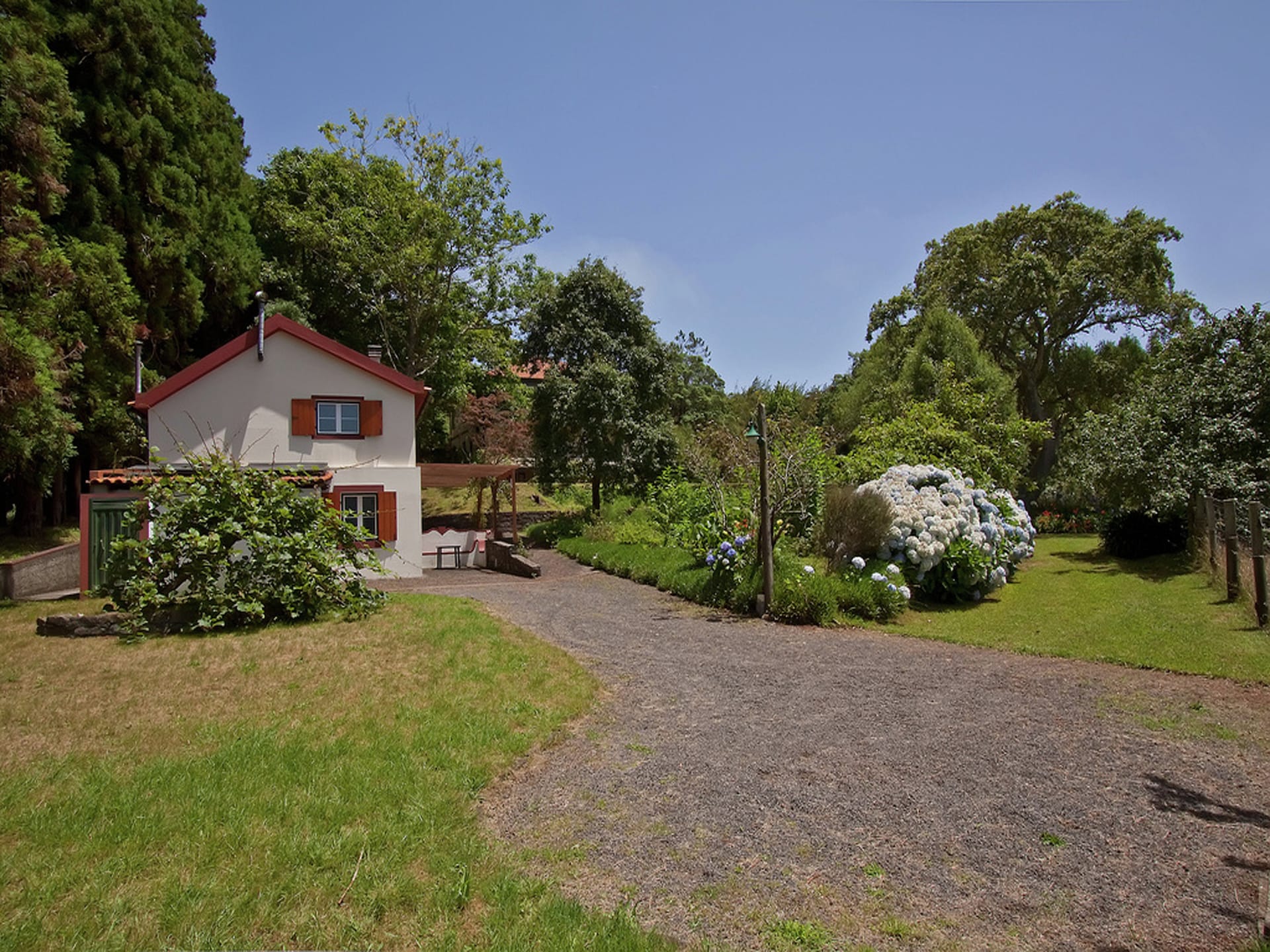 Vrijstaande cottage aan de golfbaan met zwembad en bergzicht in Santo da Serra - foto 6