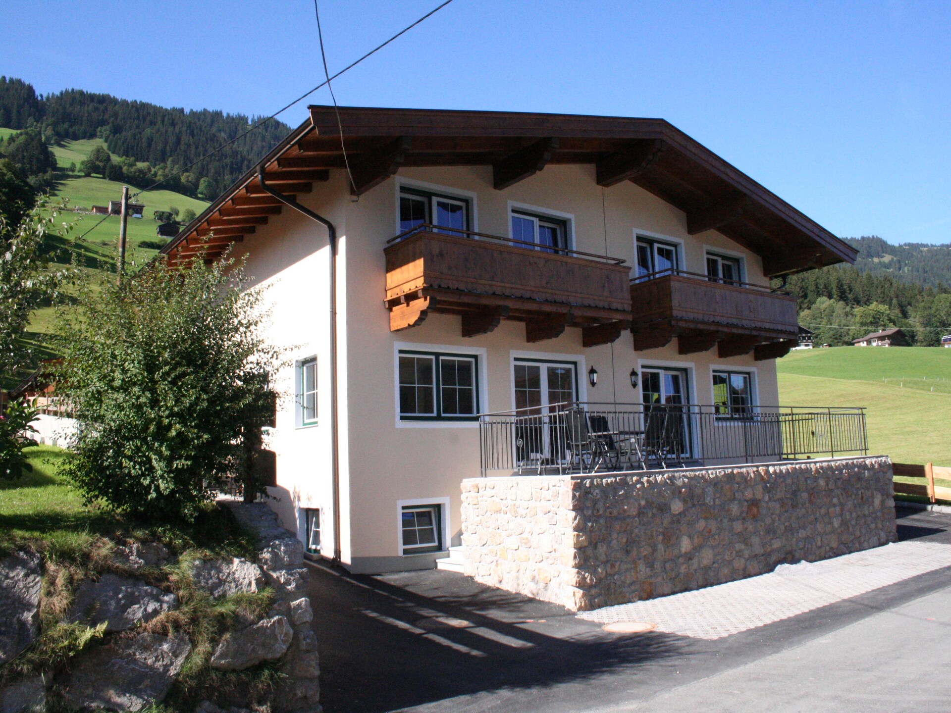 Ruim chalet voor 9 personen in Brixen im Thale, vlakbij de Skiwelt - foto 1