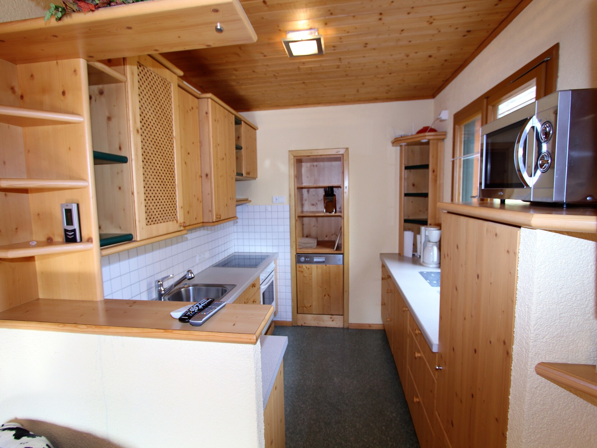Vrijstaand vakantiehuis aan de Turracherhöhe met hottub en bergzicht - foto 3
