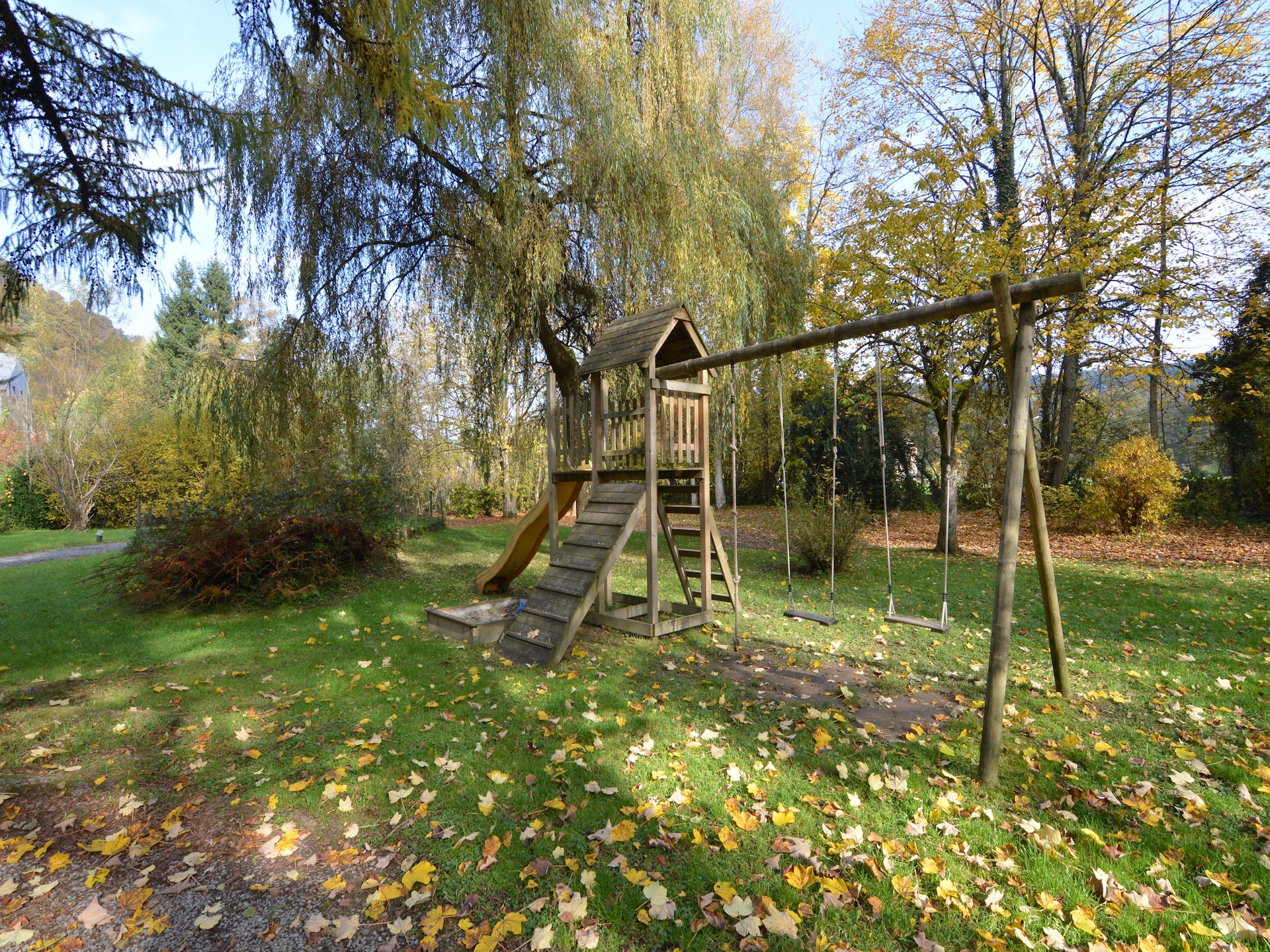32-persoons vakantiehuis in hartje Marcourt met recreatieruimte - foto 34