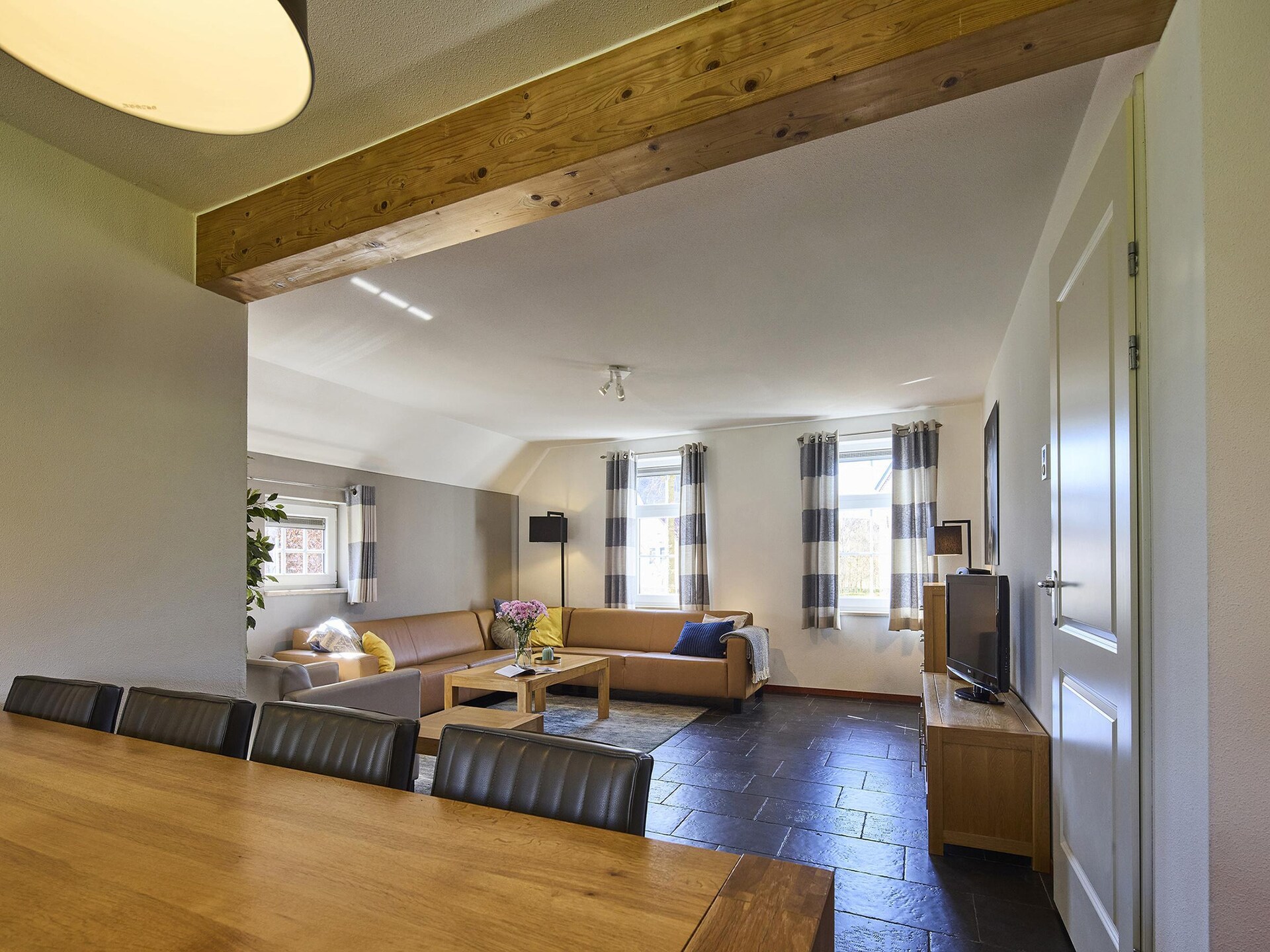 Vrijstaande 9-persoons villa met tuin op vakantiepark Buitenhof De Leistert - foto 3