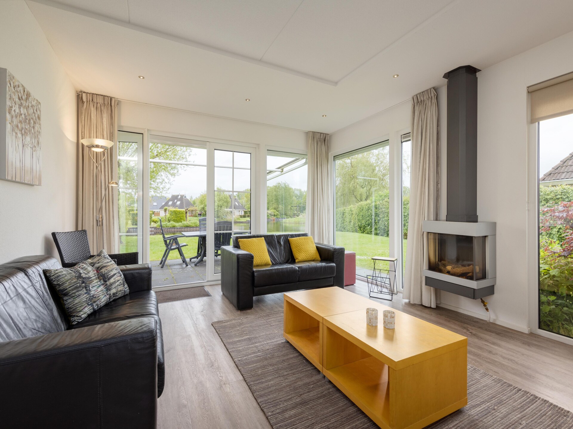 Wellnessbungalow aan het water met eigen aanlegsteiger in Eernewoud - foto 2