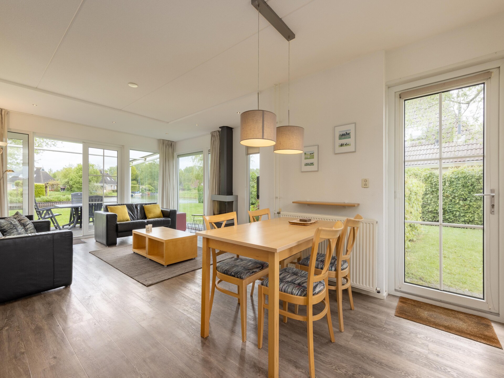Wellnessbungalow aan het water met eigen aanlegsteiger in Eernewoud - foto 3