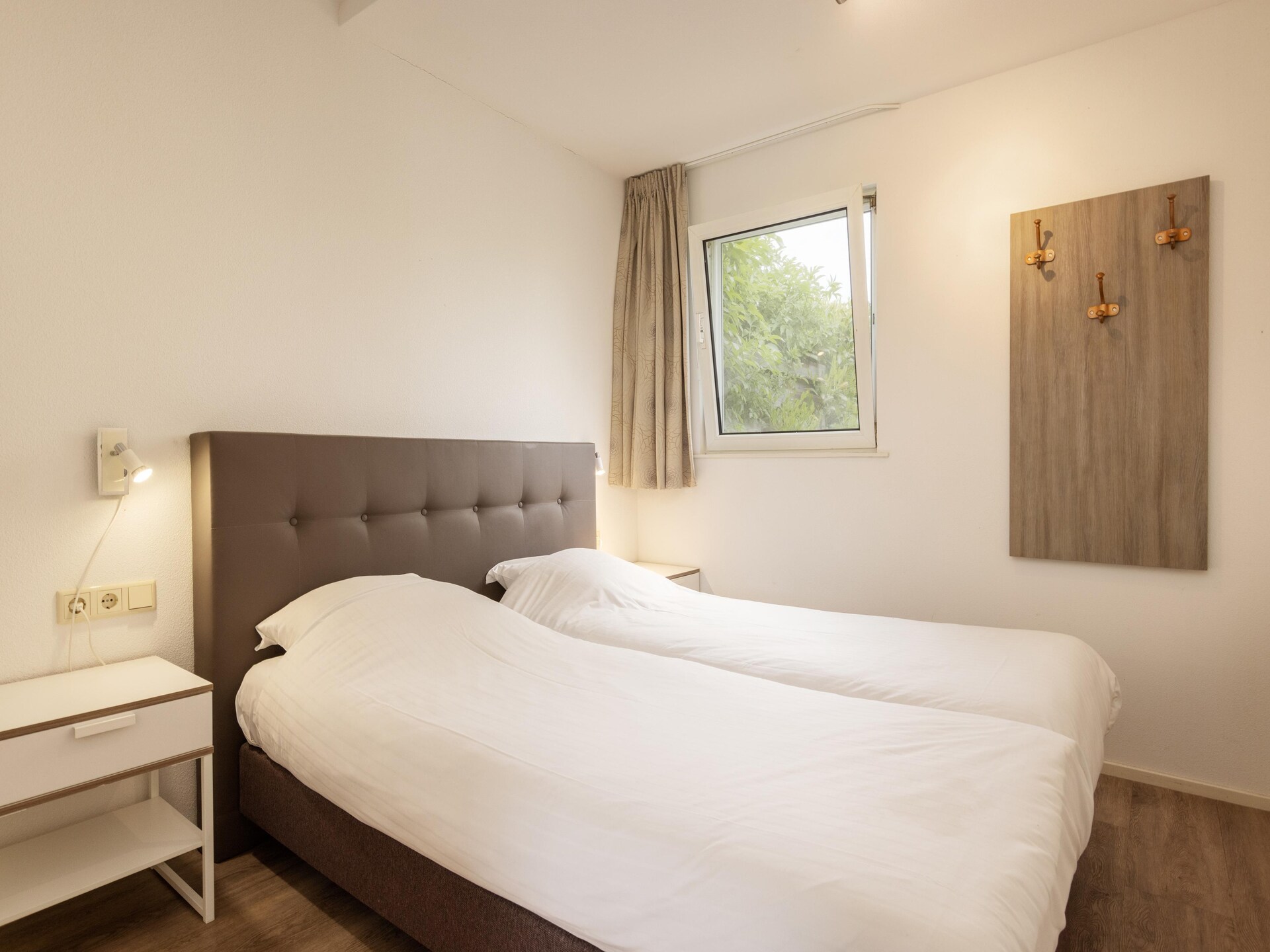 Wellnessbungalow aan het water met eigen aanlegsteiger in Eernewoud - foto 7