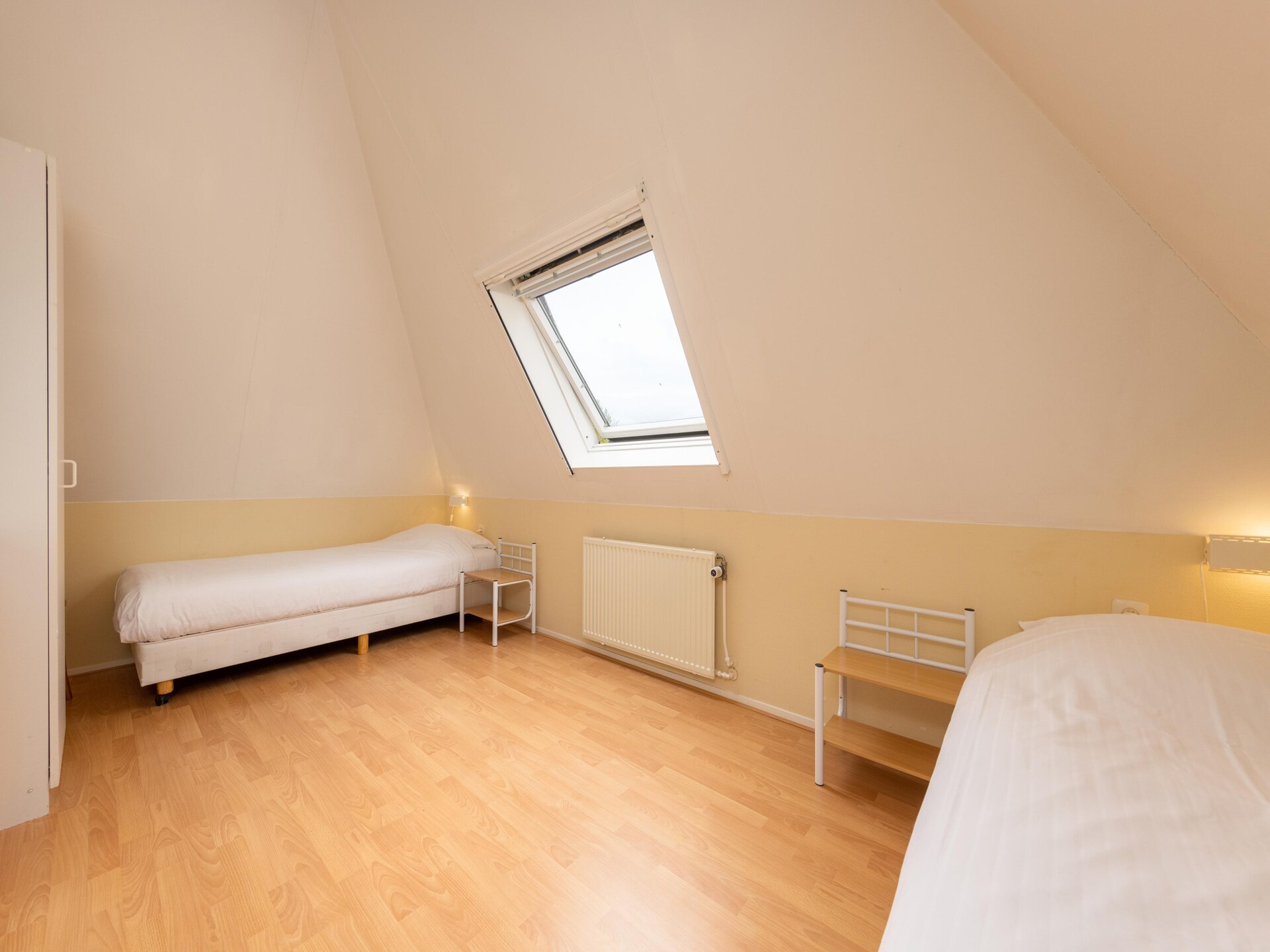 Wellnessbungalow aan het water met eigen aanlegsteiger in Eernewoud - foto 8