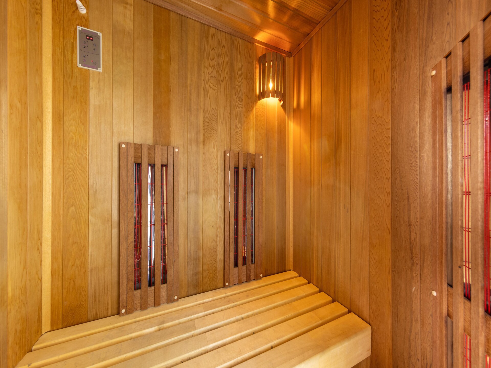 Wellnessbungalow aan het water met eigen aanlegsteiger in Eernewoud - foto 14