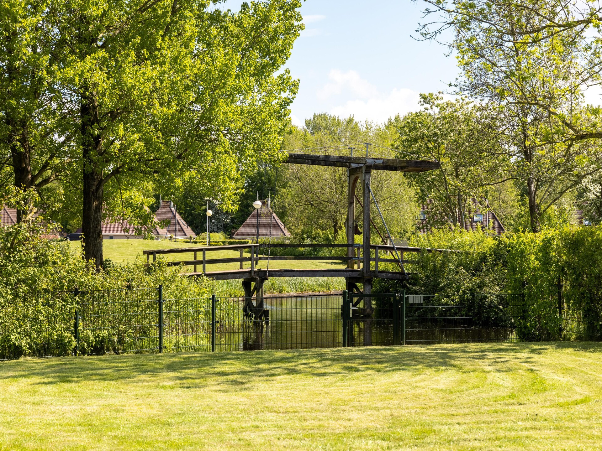 Wellnessbungalow aan het water met eigen aanlegsteiger in Eernewoud - foto 24