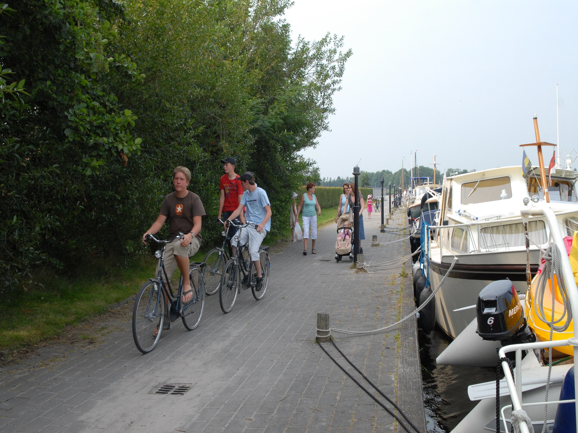 Wellnessbungalow aan het water in hartje Friesland voor 8 personen - foto 21