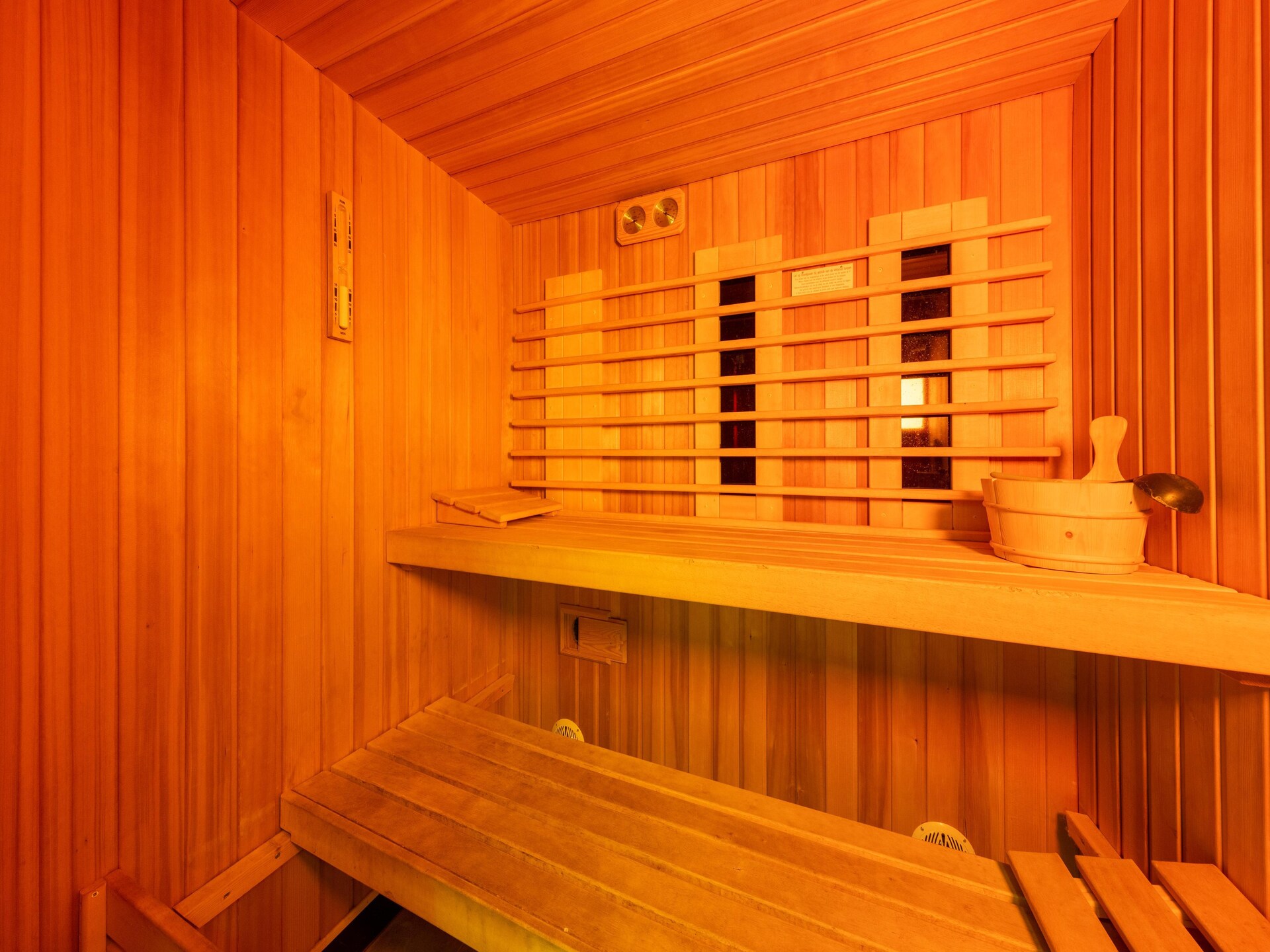 Wellnessbungalow aan het water in hartje Friesland voor 8 personen - foto 27
