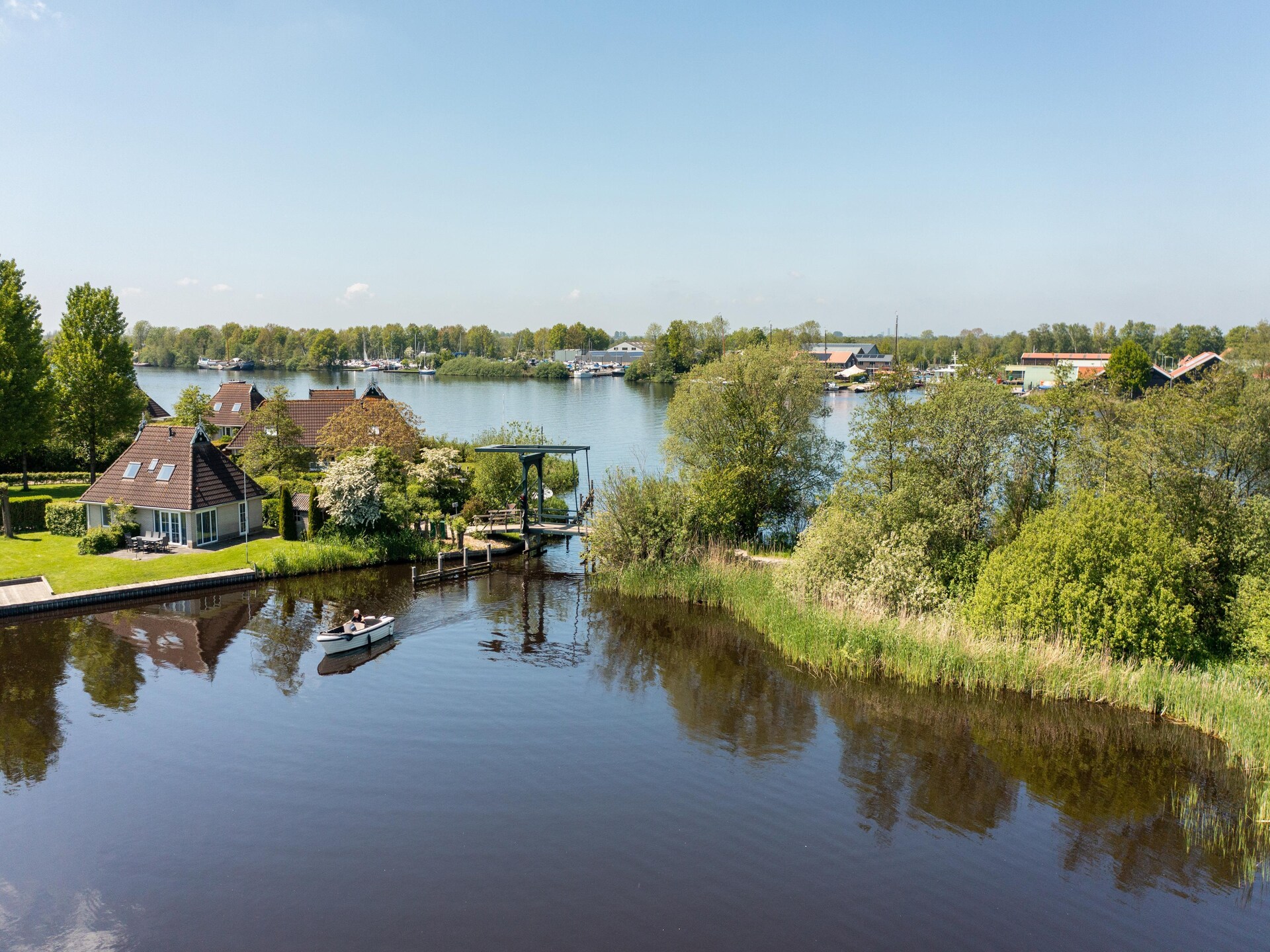 Wellnessbungalow aan het water in hartje Friesland voor 8 personen - foto 25