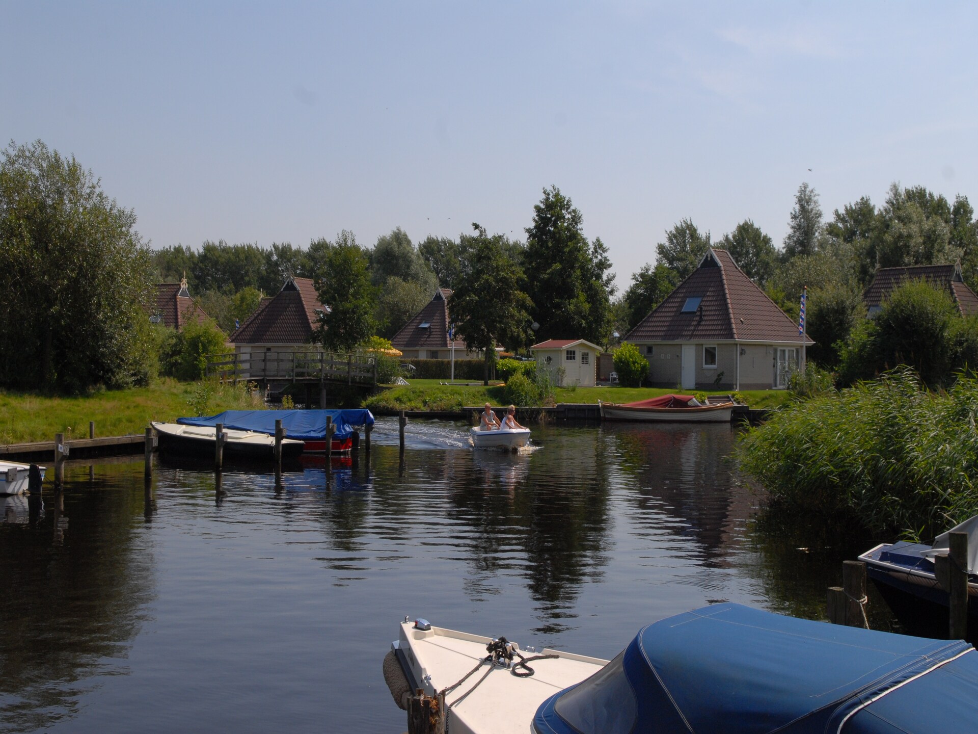 Vrijstaande waterbungalow voor 6 personen op landgoed It Wiid in Friesland - foto 23