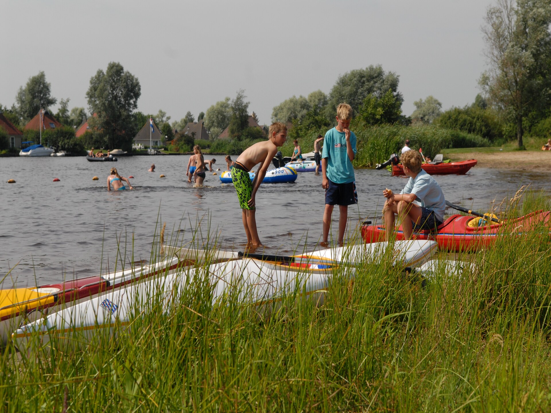 Vrijstaande waterbungalow voor 6 personen op landgoed It Wiid in Friesland - foto 21