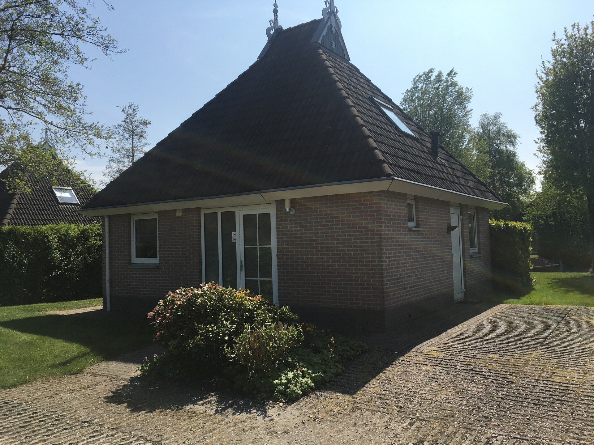 Vrijstaande waterbungalow voor 6 personen op landgoed It Wiid in Friesland - foto 2