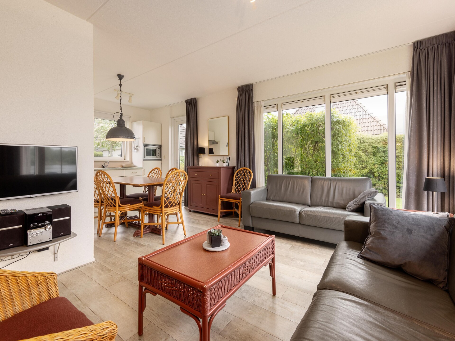 Vrijstaande waterbungalow voor 6 personen op landgoed It Wiid in Friesland - foto 3