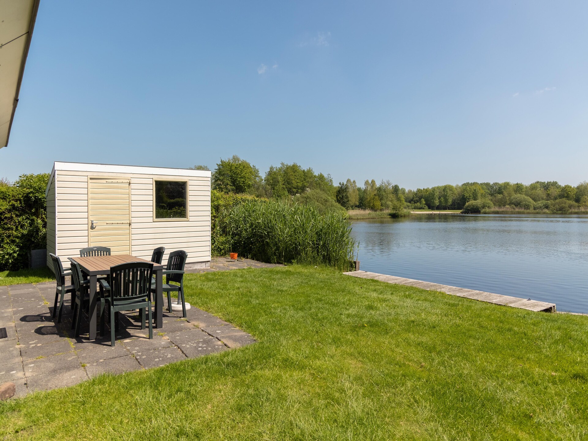 Vrijstaande waterbungalow voor 6 personen op landgoed It Wiid in Friesland - foto 17