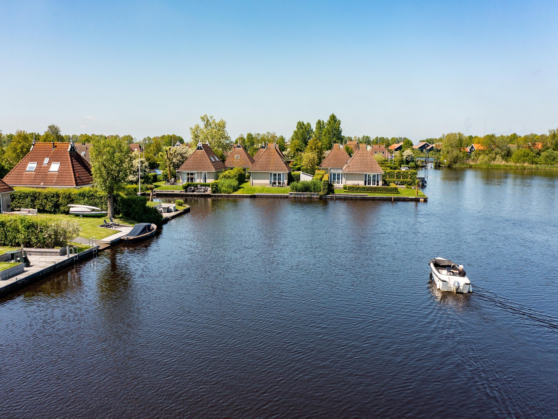 Vrijstaande waterbungalow voor 6 personen op landgoed It Wiid in Friesland - foto 18