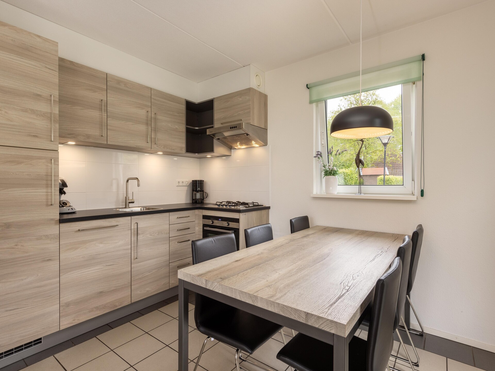 Vrijstaande watervilla voor 8 personen op vakantiepark It Wiid in hartje Friesland - foto 9