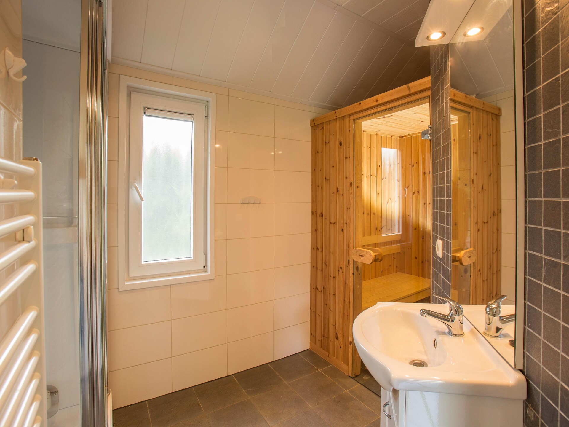 Modern chalet met airco en hondenvriendelijke tuin bij recreatiemeer Tolplas - foto 5