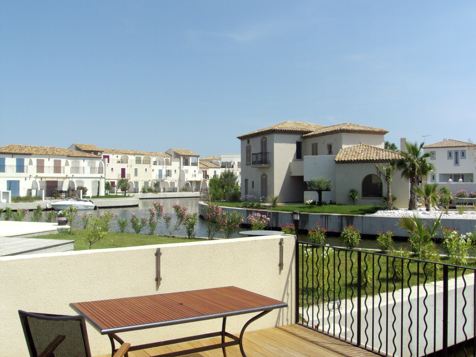 Stijlvolle villa aan het water in Aigues-Mortes, 4 km van zee - foto 6