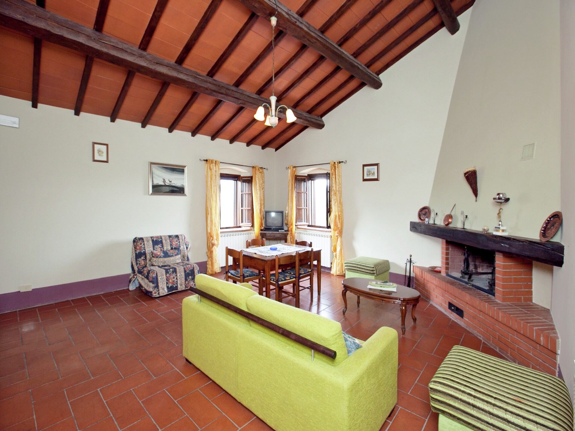 Ruim appartement in bosrijke heuvels bij Pienza met zwembad en privétuin - foto 3