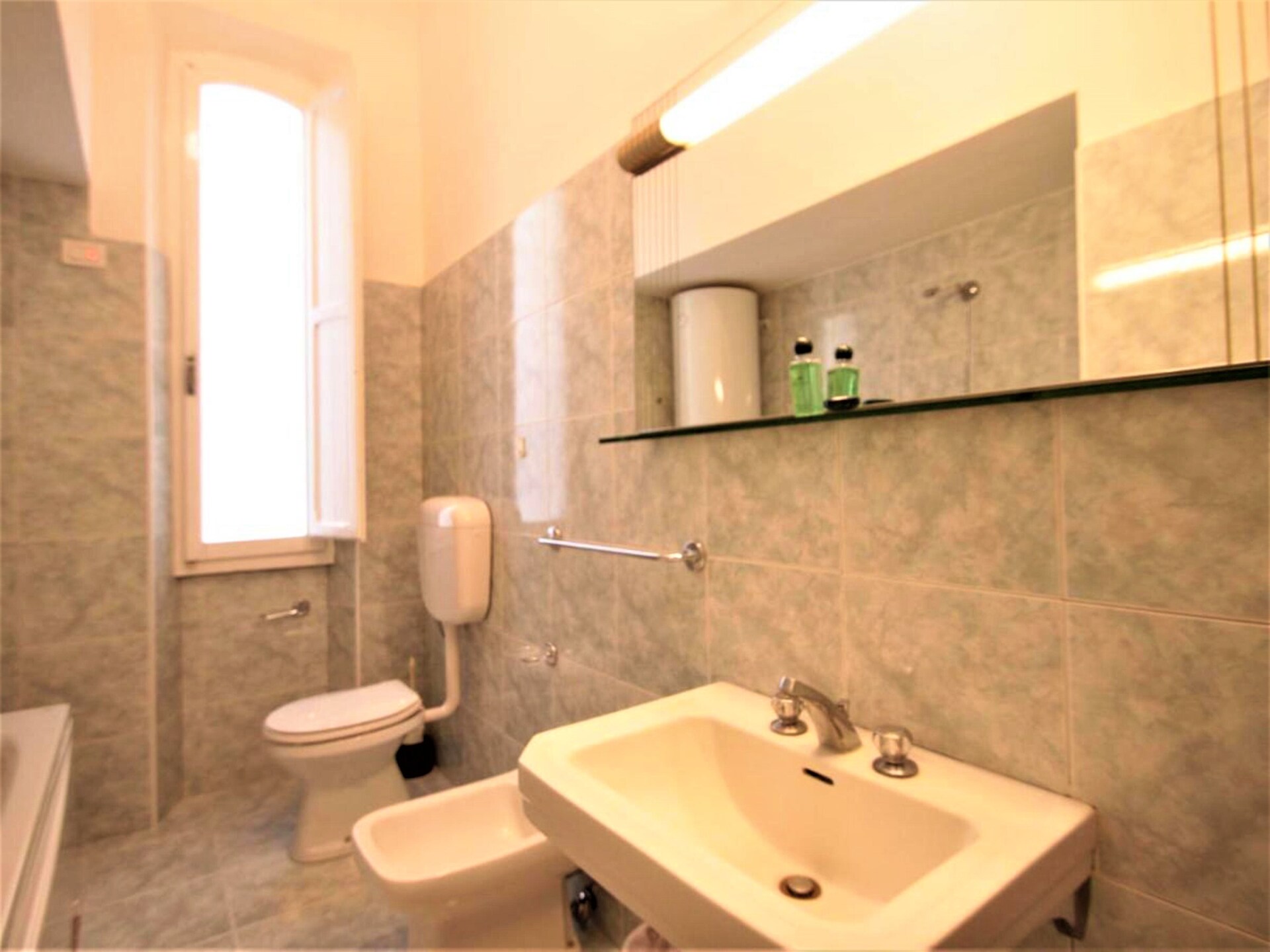 4-persoons appartement direct aan het strand in Cattolica - foto 7