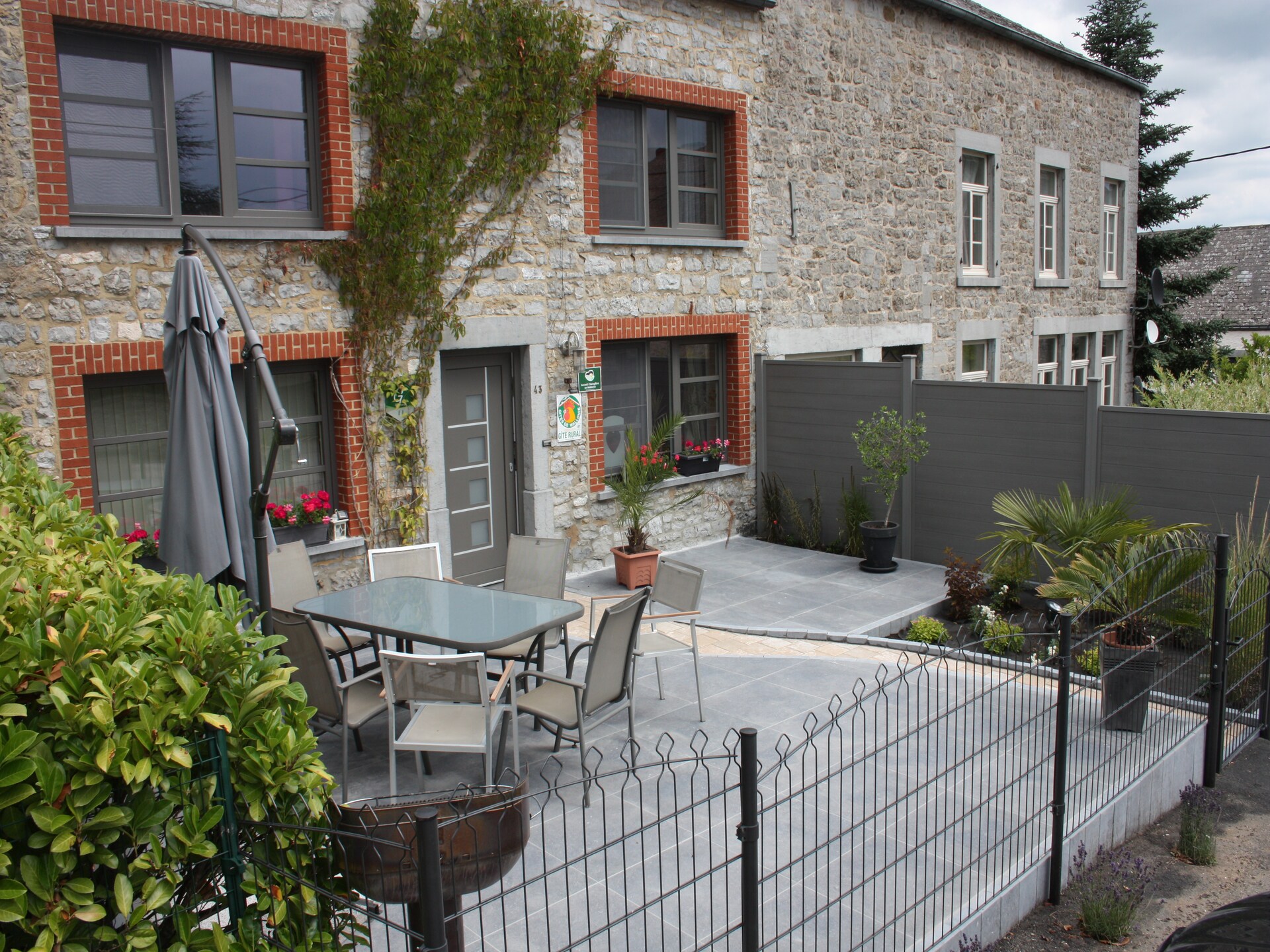 9-persoons vakantiehuis met bubbelbad en houtkachel in Gimnée - foto 35