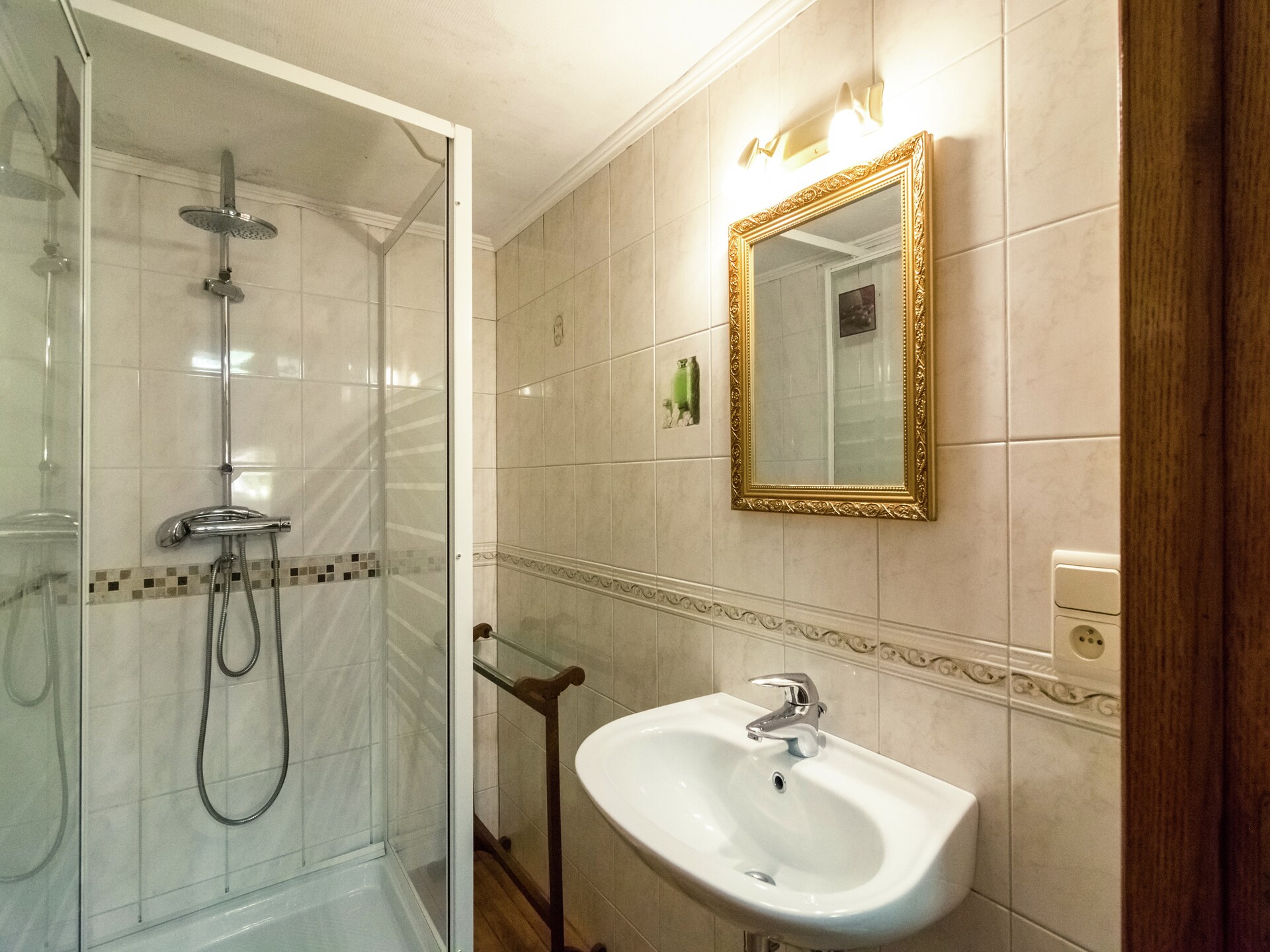 9-persoons vakantiehuis met bubbelbad en houtkachel in Gimnée - foto 24