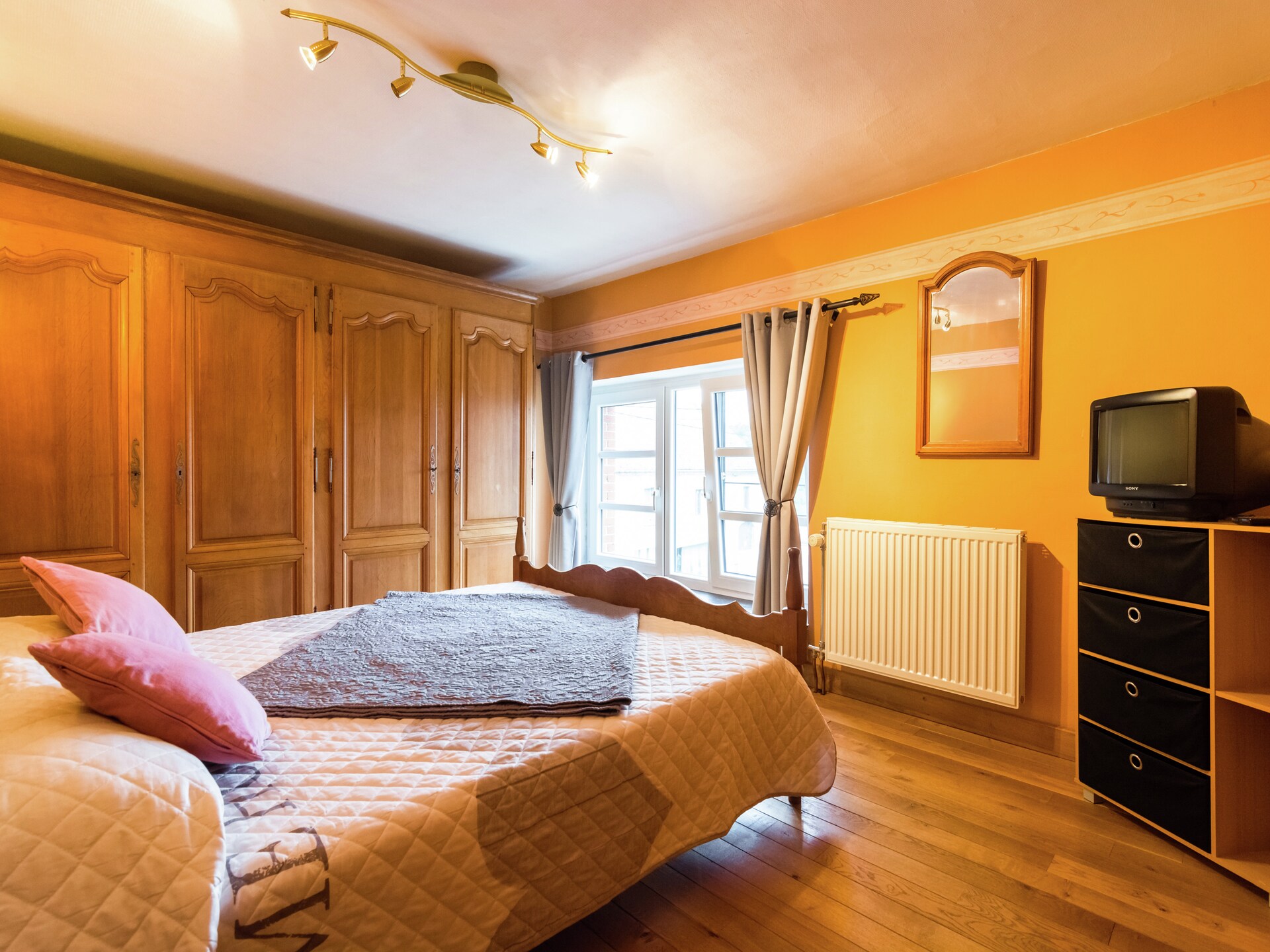 9-persoons vakantiehuis met bubbelbad en houtkachel in Gimnée - foto 18