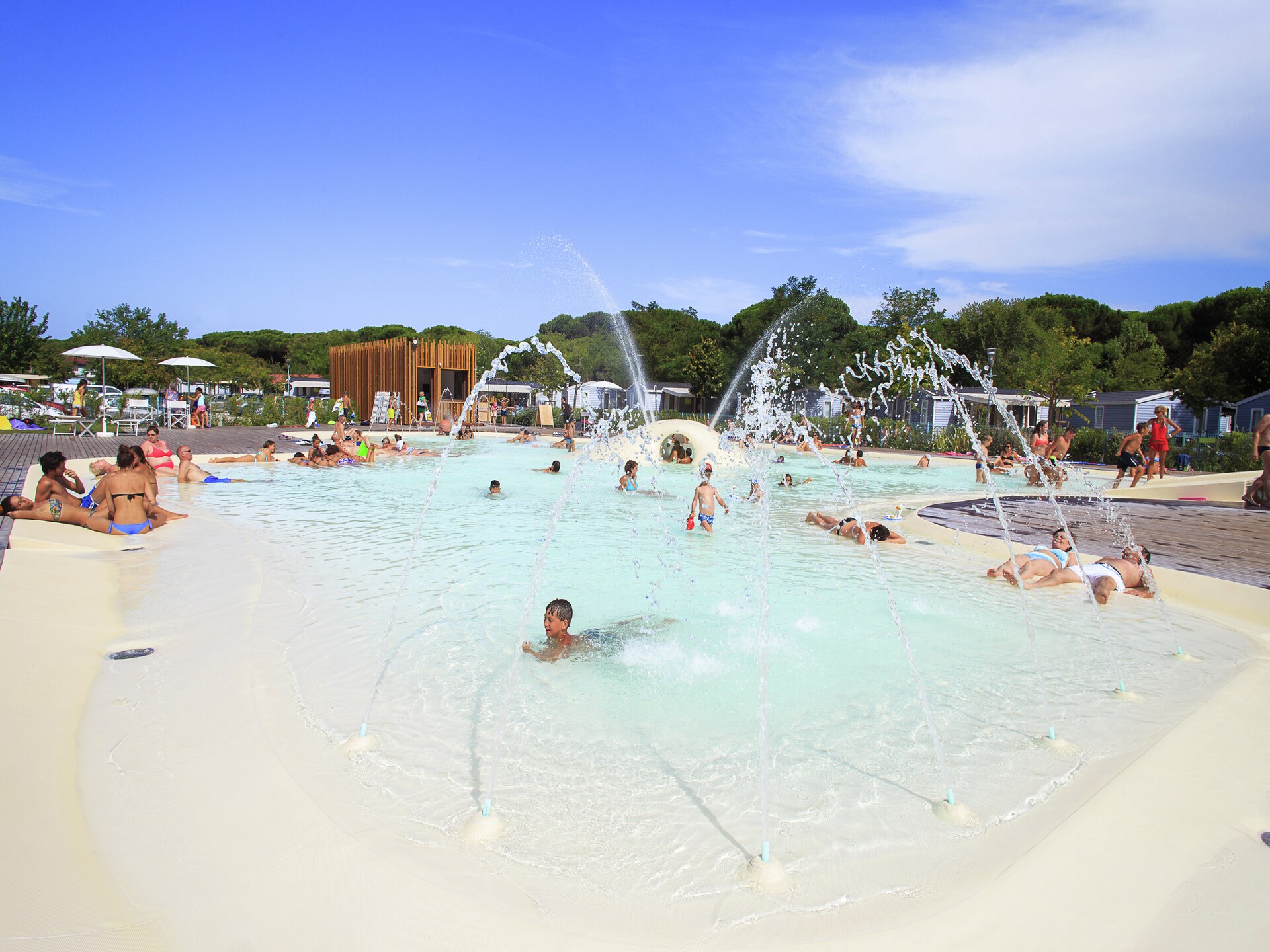 Schaduwrijk chalet in dennenbos Cesenatico, vlakbij zee - foto 4