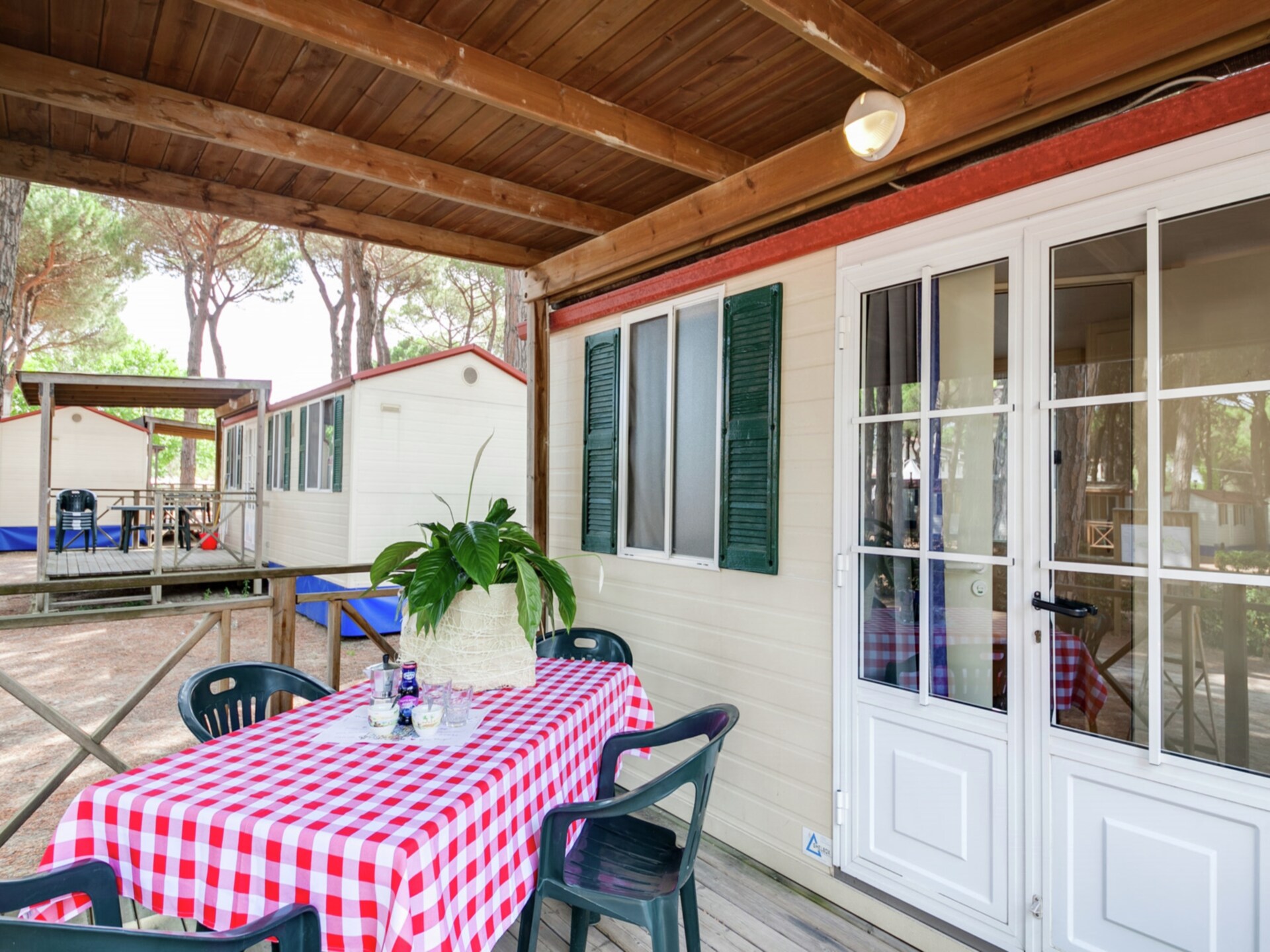 Schaduwrijk chalet in dennenbos Cesenatico, vlakbij zee - foto 14
