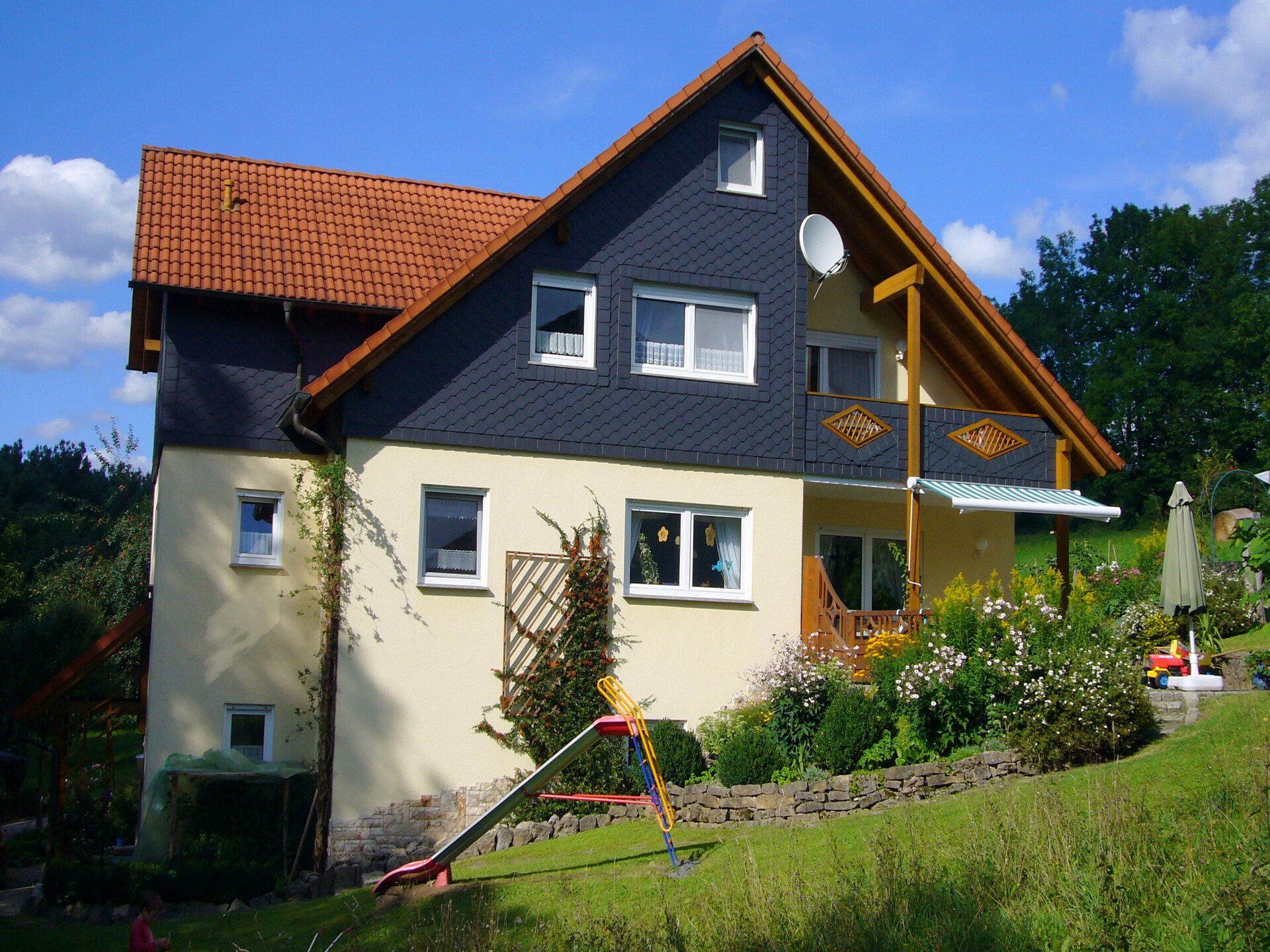Ruim appartement in Marktrodach met tuin, op 300m van het centrum - foto 7