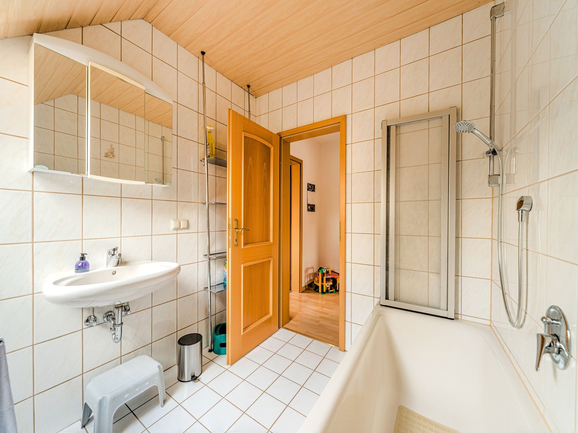 Ruim appartement in Marktrodach met tuin, op 300m van het centrum - foto 24
