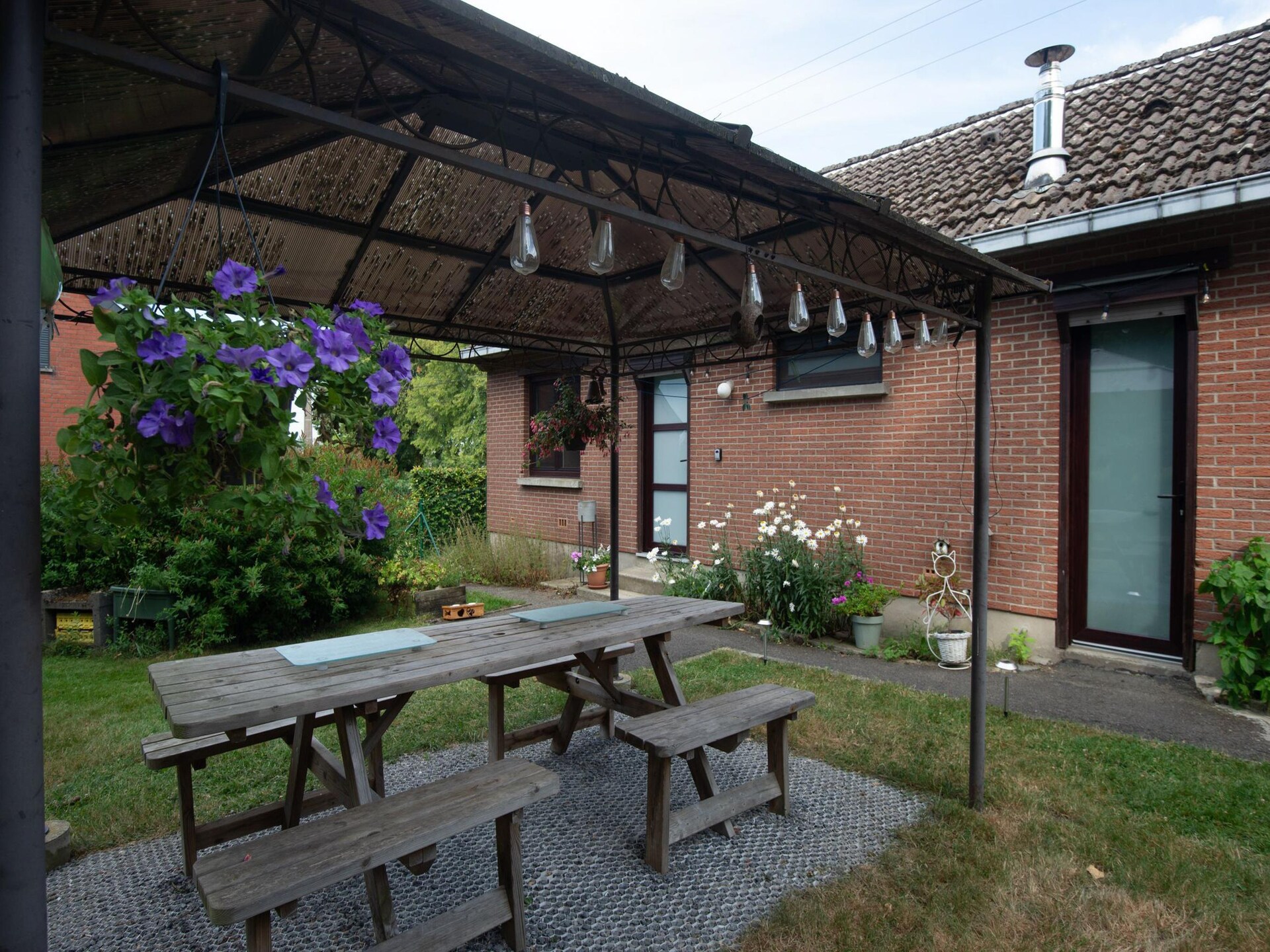4-persoons vakantiehuis in centrum Froidchapelle met tuin - foto 32