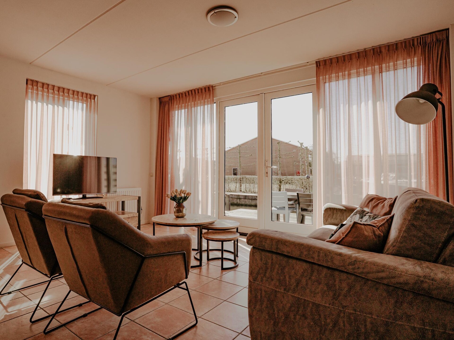 Sfeervol waterappartement met privéterras aan Uitgeestermeer - foto 9