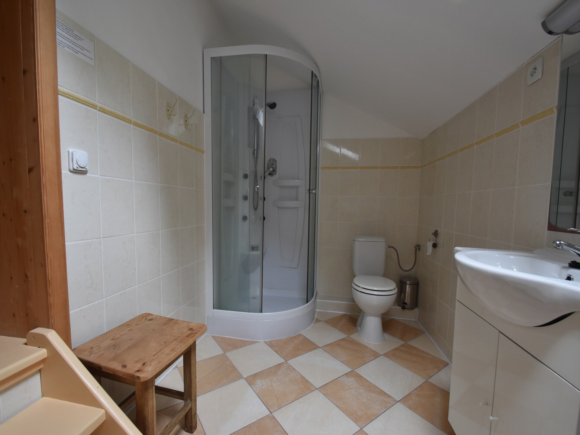 Chalet Nisou 2: Ruim familie-appartement in de bossen bij Zlatá Olešnice - foto 12
